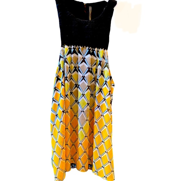 Cynthia Vincent Tops - Twelfth Street by Cynthia Vincent crochet chest with geometric bottom  